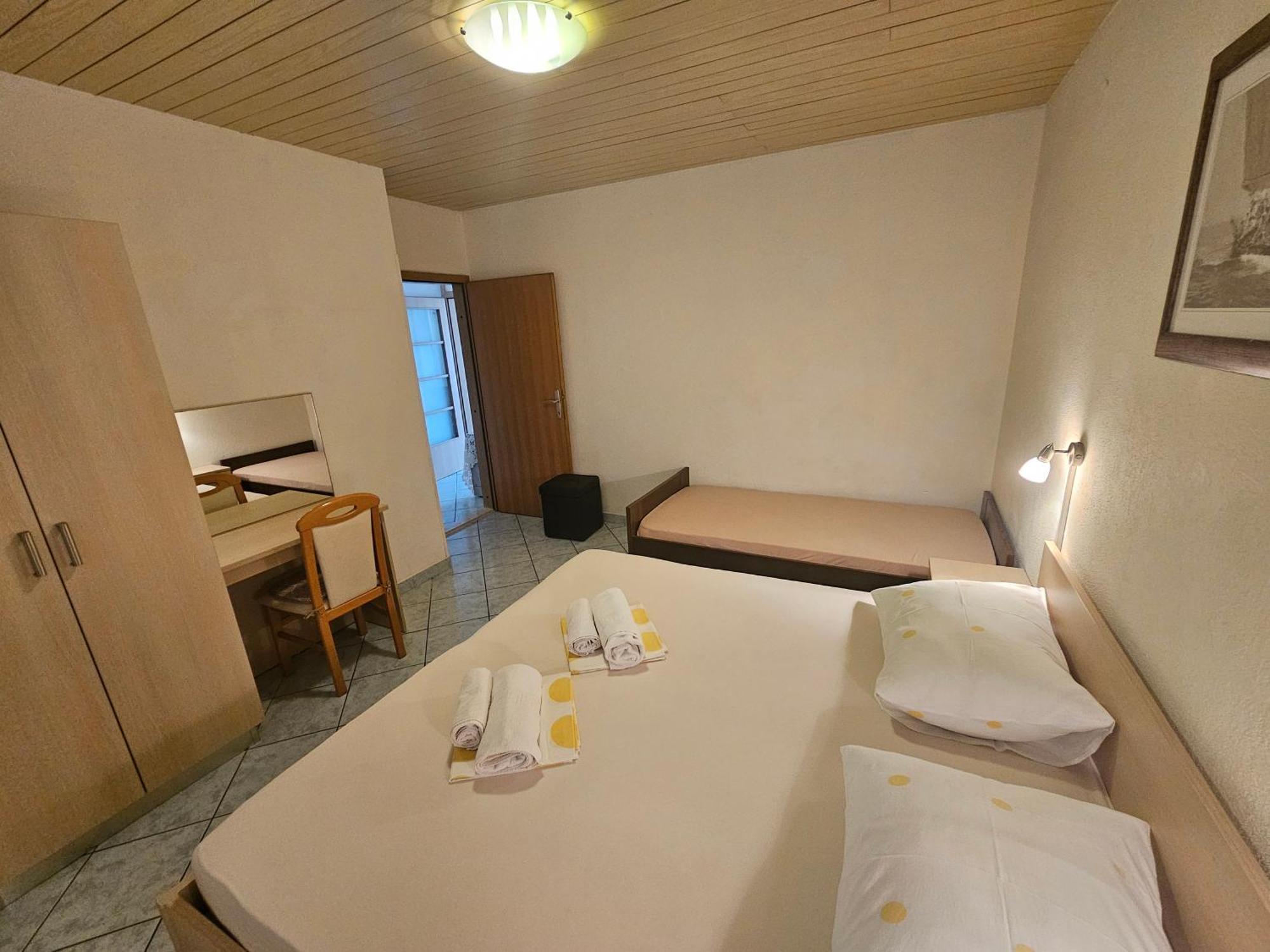 Apartment Nikica Трогир Екстериор снимка